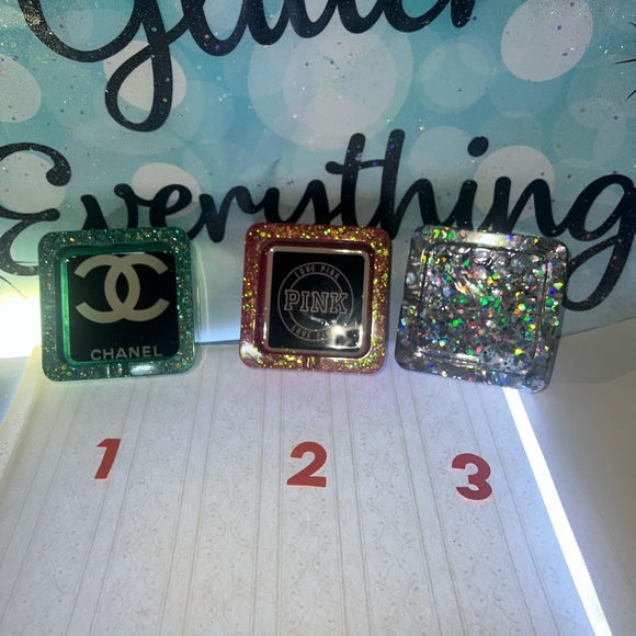 Ashtrays - Picture 9 of 10